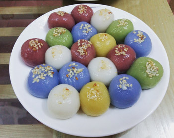 Cách làm bánh trôi hoa đậu biếc vừa lạ vừa ngon